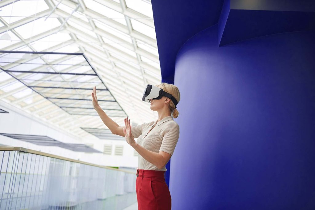 Virtual reality support & enhance outdoor